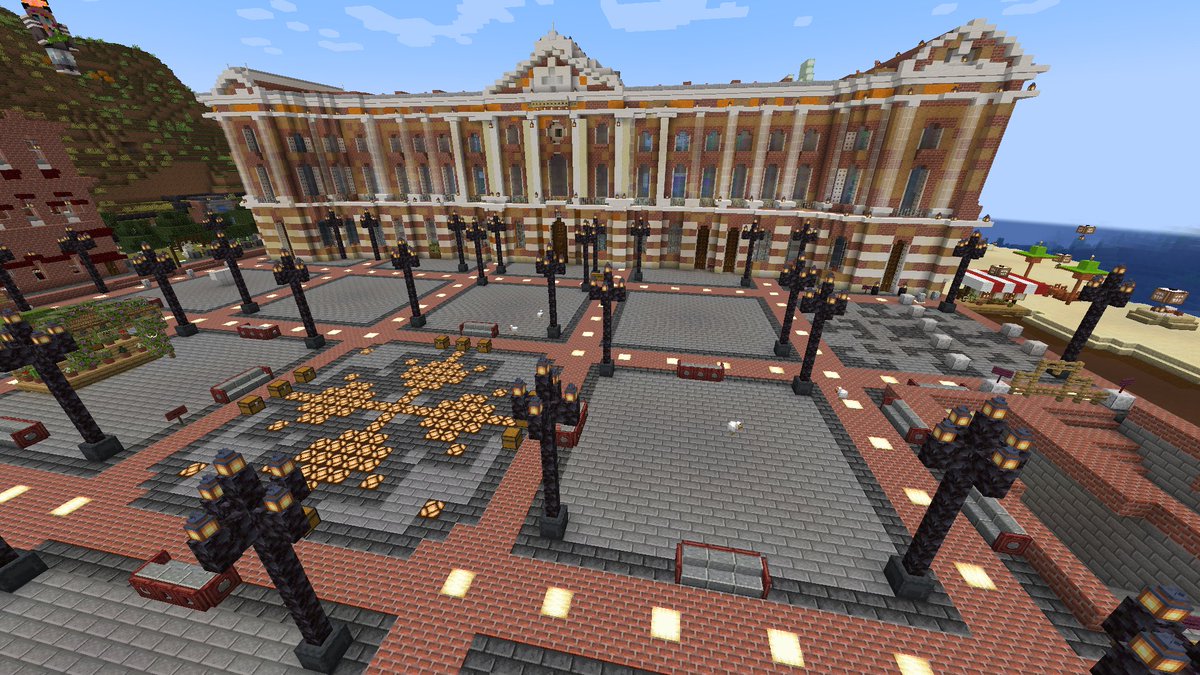 Incroyable ! Même en #Minecraft c'est la plus belle ville de France! Avec  sa croix occitane devant l'emblématique Capitole ! @VisitezToulouse, image size:1200x675