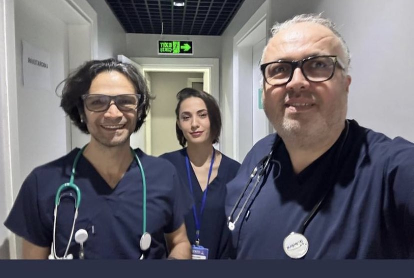 YazarMSG's tweet photo. Bugün de rolümüz reklamlarda doktor olmaktı. Teşekkürler @gursoyserdar https://t.co/KiK2CL7wL9