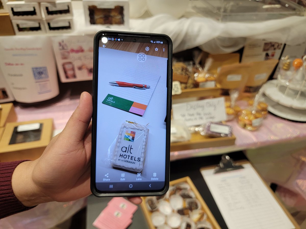 bizmanYXE's tweet photo. Wonderful to connect with amazing vendors and organizers of #ProudlyPinoy! The stories of where skills and products are positively impacting our community is great to hear! Many thanks to Buddy and the team for the invite to their tradeshow location at @ShopMidtownSK! https://t.co/RxzMwawMcm