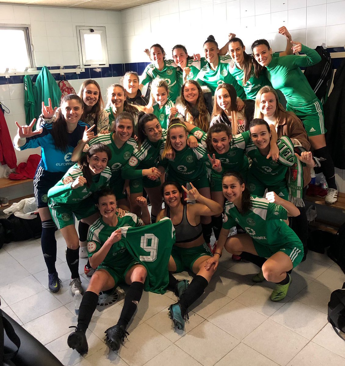 ¡Nueva victoria de nuestras chicas! 😊

Tercera victoria ✌🏼 consecutiva y vamos a por más ! 🙌🏼

🟢⚪️ #FamiliaVerde