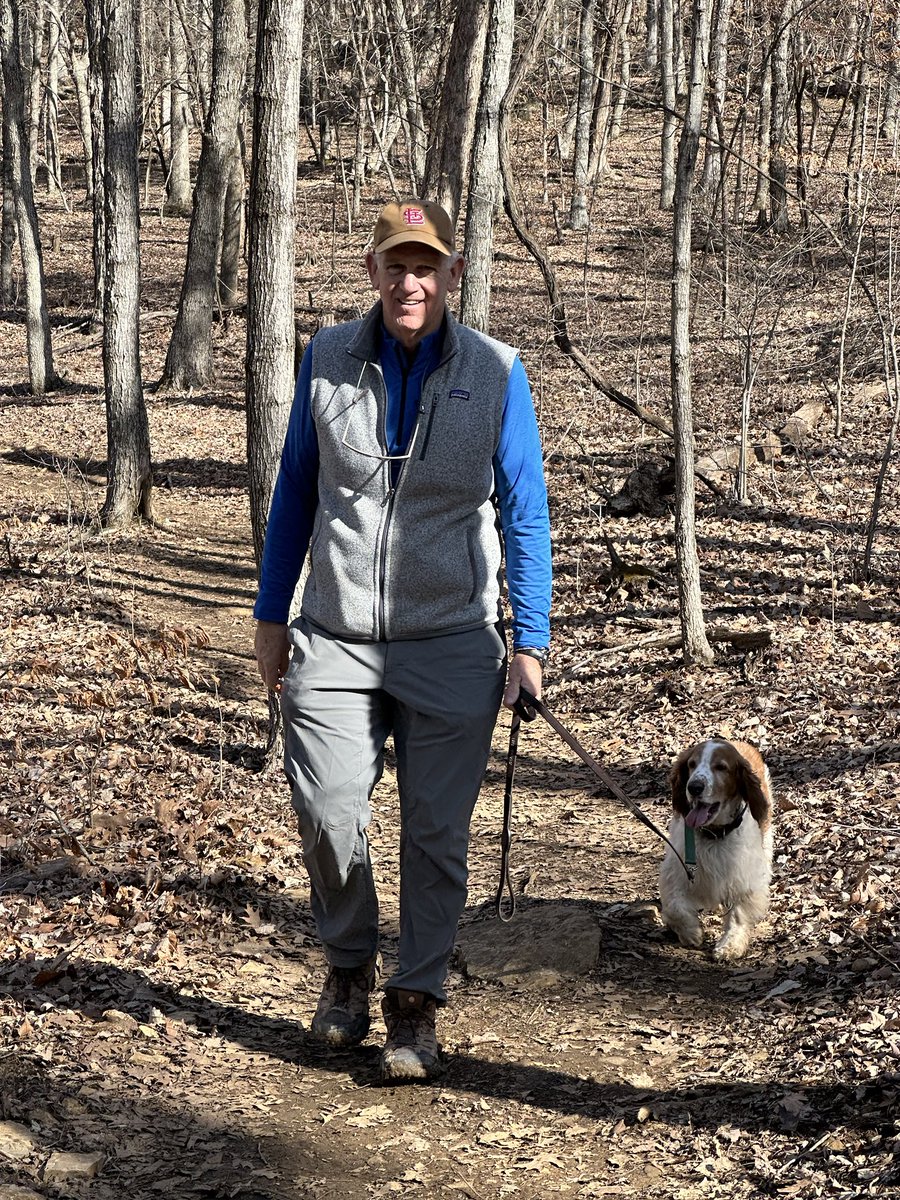 Huck and I hiking this afternoon on a sunny Sunday in Don Robinson state park. This Jefferson County hiking haven is maturing nicely. ⁦⁦@mostateparks⁩
