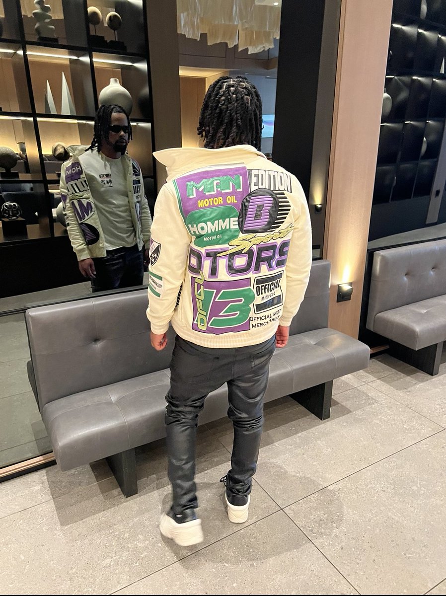 BankrollAntt's tweet photo. I was stuck inna cell aint know who to call stressin out cus they cut them computers off #welcomehome🔓💜 https://t.co/15p1JNozt5