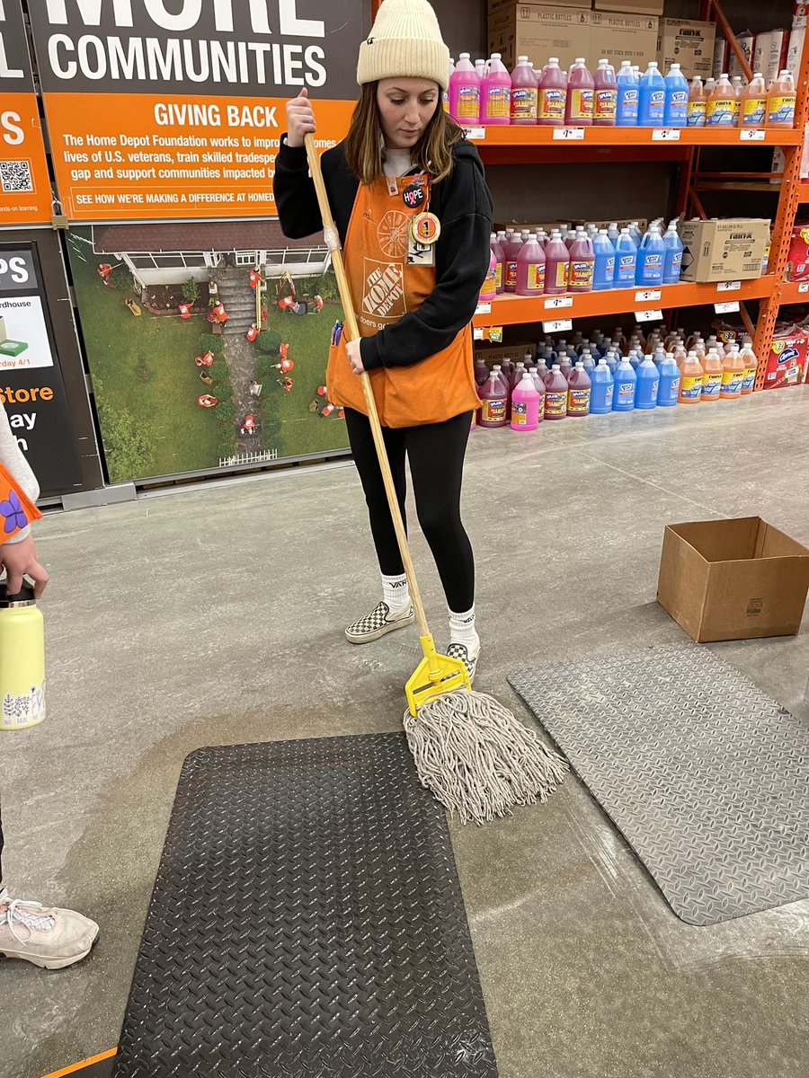 JennHDFES2732's tweet photo. Keeping up with our new front end standards by doing our weekly deep clean of the front end here at 2732 Great job ladies! #homedepot #thd #thehomedepot #frontendstandards https://t.co/k3ewb8lhzn
