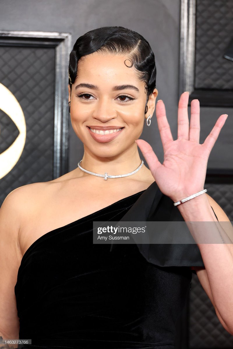 ellamaisarchive on Twitter "Ella Mai at the 65th annual Grammys 🖤"