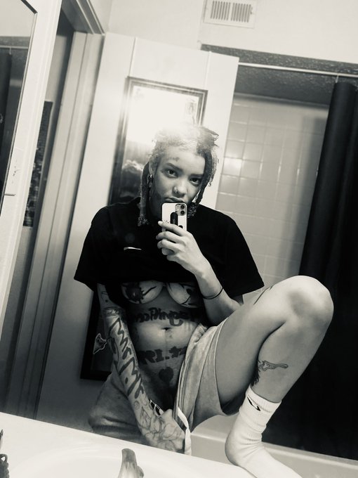 Waiting on my pizza rolls to get done. #nsanejane https://t.co/NYzlKgDUrq<a href="/tag/nsanejane"class="tags">#nsanejane</a>