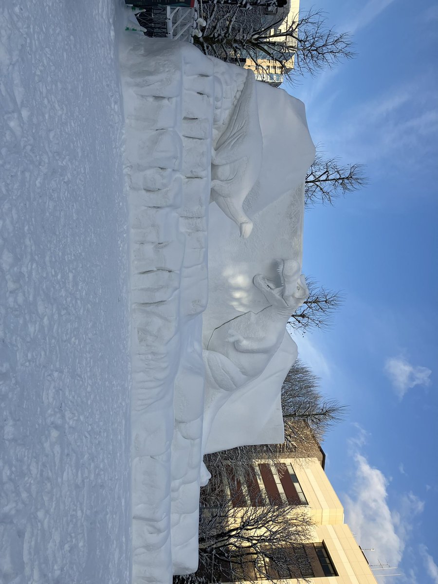 hosoken32's tweet photo. 今朝は、出勤前に遠回りして
「雪まつり」会場を散策^_^

もうお客さんが来場してました！
人気ありますよ😄

気温も高めです
絶好の雪まつり日和かな❗️

今日もわたしたちが住むこの世界に感謝��て少しずつ進みましょう😊 https://t.co/y2jb77FIa5