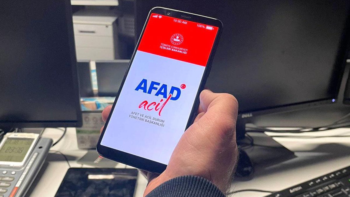 benburakbtw's tweet photo. Afad Acil Çağrı uygulaması ile nokta atışı konum bildirimi ve yardım talep edebilirsiniz. Yayalım lütfen
 #DEPREMOLDU https://t.co/G084ReWn1f