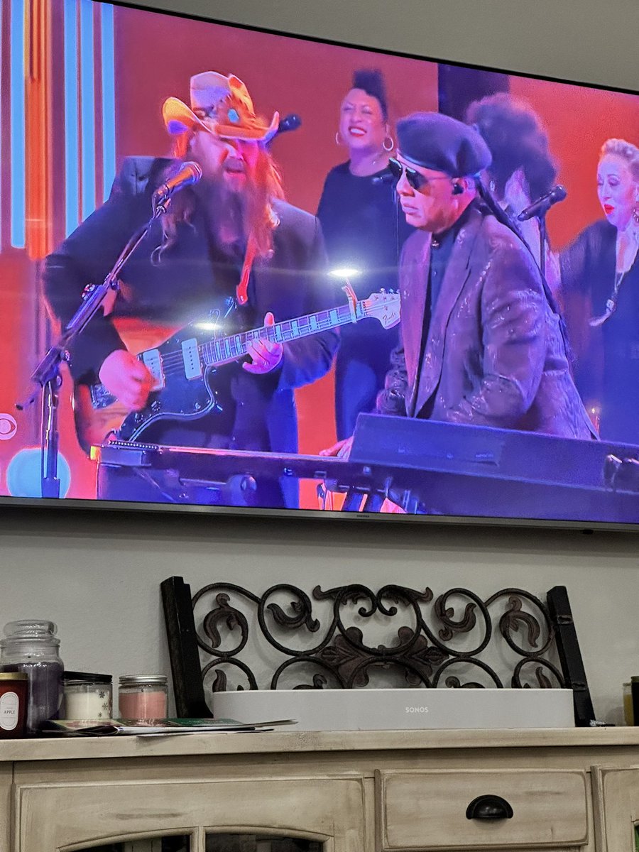 A Size Strong tweet media