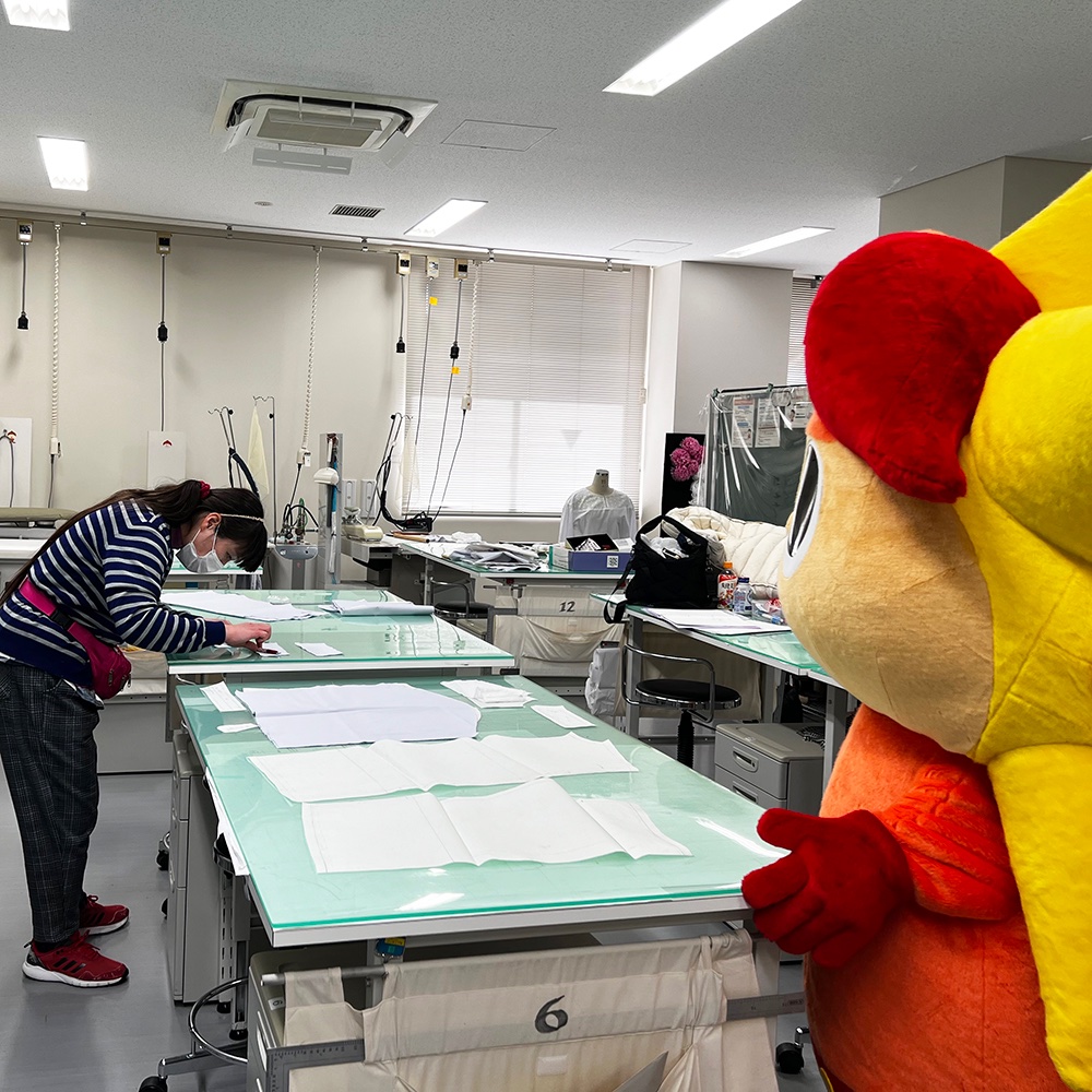 AbilympicsJ's tweet photo. 第10回国際アビリンピックに向けた練習の様子です!
洋裁(基礎) / Dress Making Basic Course
苑田 愛美 さん / SONODA Manami
#野々島学園
#Abilympics #アビリンピック #国際アビリンピック #障害者技能競技大会 #franceabilympics2023 #abilympics2023 #洋裁 #DressMaking #BasicCourse https://t.co/9aogz8AF00