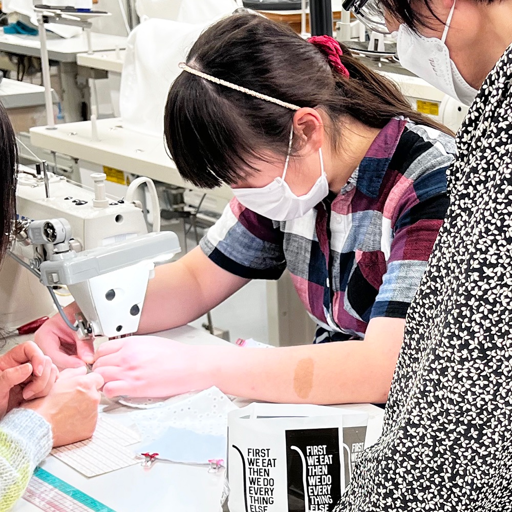 AbilympicsJ's tweet photo. 第10回国際アビリンピックに向けた練習の様子です!
洋裁(基礎) / Dress Making Basic Course
苑田 愛美 さん / SONODA Manami
#野々島学園
#Abilympics #アビリンピック #国際アビリンピック #障害者技能競技大会 #franceabilympics2023 #abilympics2023 #洋裁 #DressMaking #BasicCourse https://t.co/9aogz8AF00