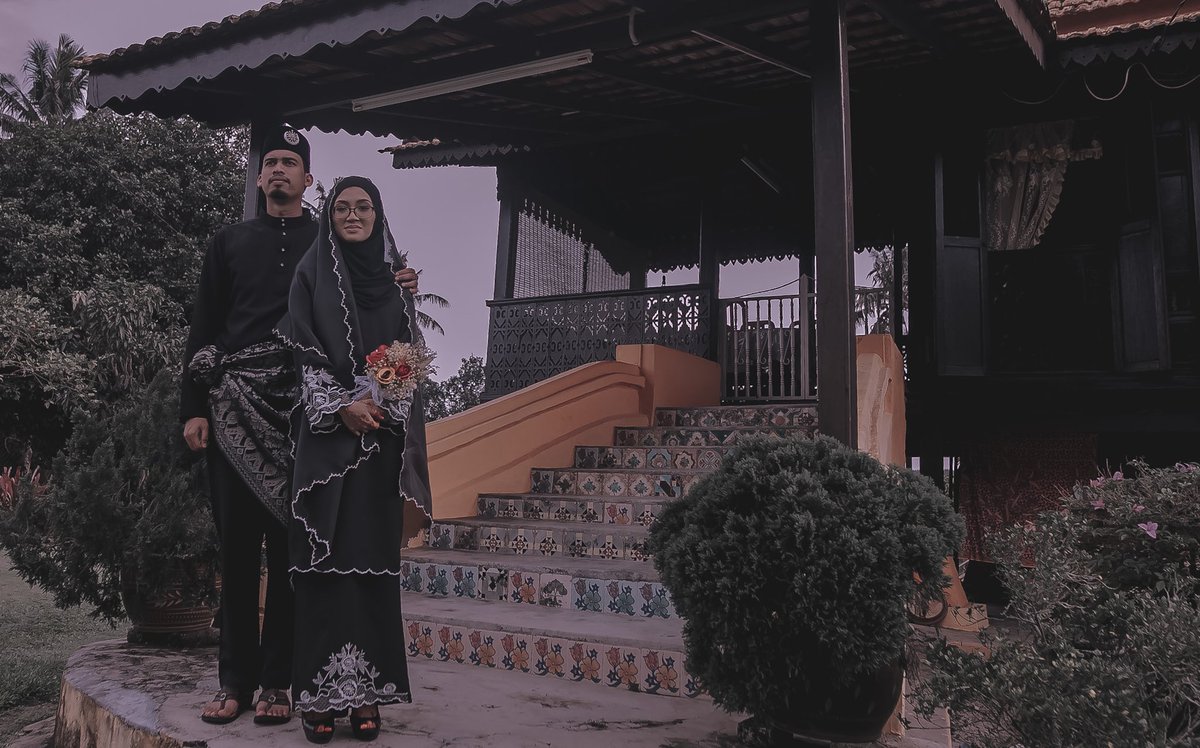 oharieff's tweet photo. After 6 years,ok kot..pengantin request nk retro2 gitu. https://t.co/gp1NqDayDA