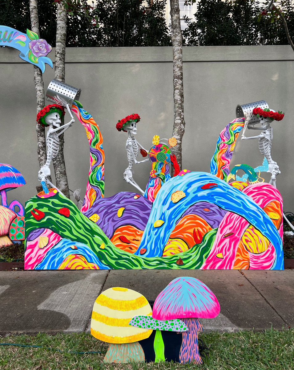 For all you Dead fans - this morning I took a short strange trip over to Nashville Ave. to check out the “Boil Spill” house float belonging to @hattiesparks and <a href="/rebeccamaisel/">Rebecca M</a>.  It’s even better at night so you need to check it out after dark.
🎨 Daggum Creative