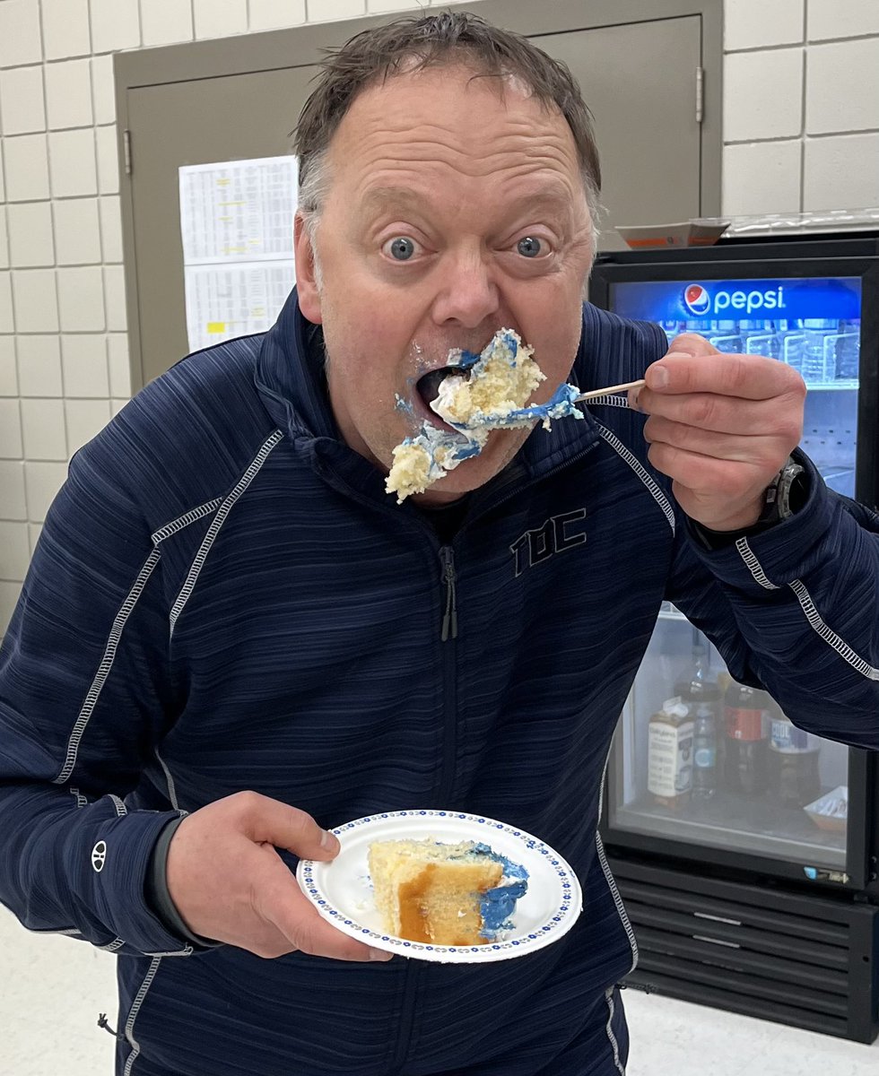 ToCBrandonMB's tweet photo. That’s a wrap on Week one! Thank you so much to all the volunteers for all your hard work. Next week- only 40 teams, that’ll be a breeze😊 Now it’s time to celebrate with some cake! #Happy50Laurie https://t.co/P1l7W8wvzZ
