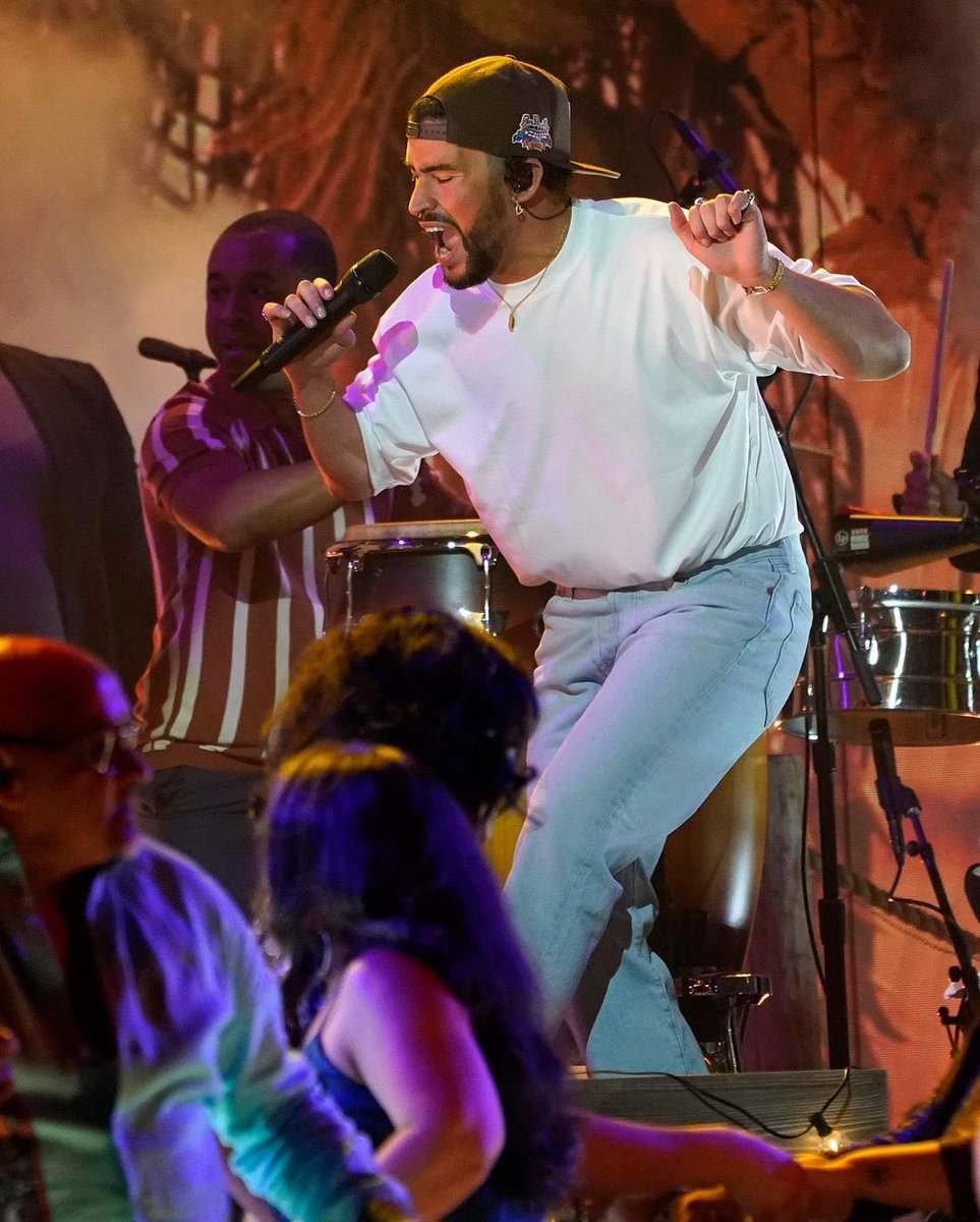 bad bunny verse tweet media