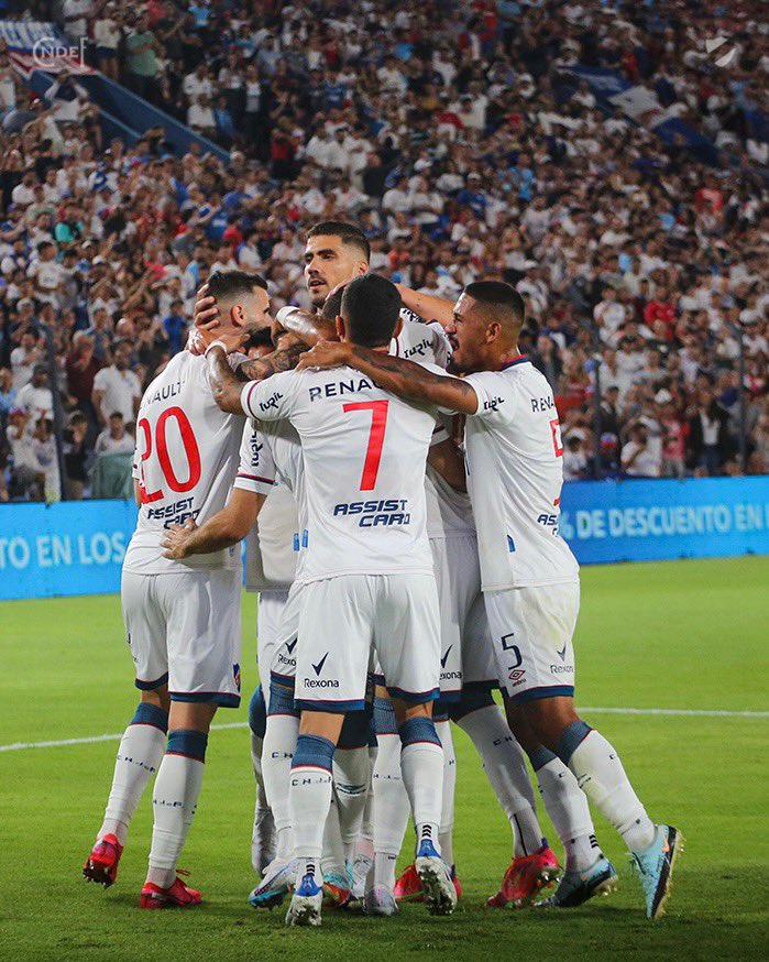 Nacional's tweet photo. ¡𝗚𝗔𝗔𝗔𝗔𝗔𝗔𝗡𝗢́ 𝗡𝗔𝗖𝗜𝗢𝗡𝗔𝗟! 

#Nacional 2️⃣ - 1️⃣ Liverpool 

⚽️ Puma Gigliotti 🔥 
⚽️ Marcos Montiel 💪🏾 

#ElClubGigante 🔵⚪️🔴 https://t.co/LiO5yvGxC9