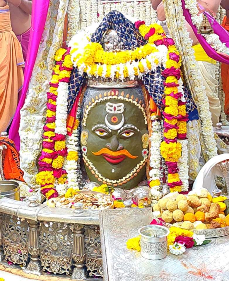MahakalkaSevak's tweet photo. 🙏🌹जय श्री #महाकाल 🌹🙏
श्री #महाकालेश्वर_ज्योतिर्लिंग का आज का भस्मआरती श्रृंगार दिव्य दर्शन
🔱06 फरवरी 2023 ( सोमवार ) शिवमय प्रभात 🔱🚩 https://t.co/PFVaFoy9VS