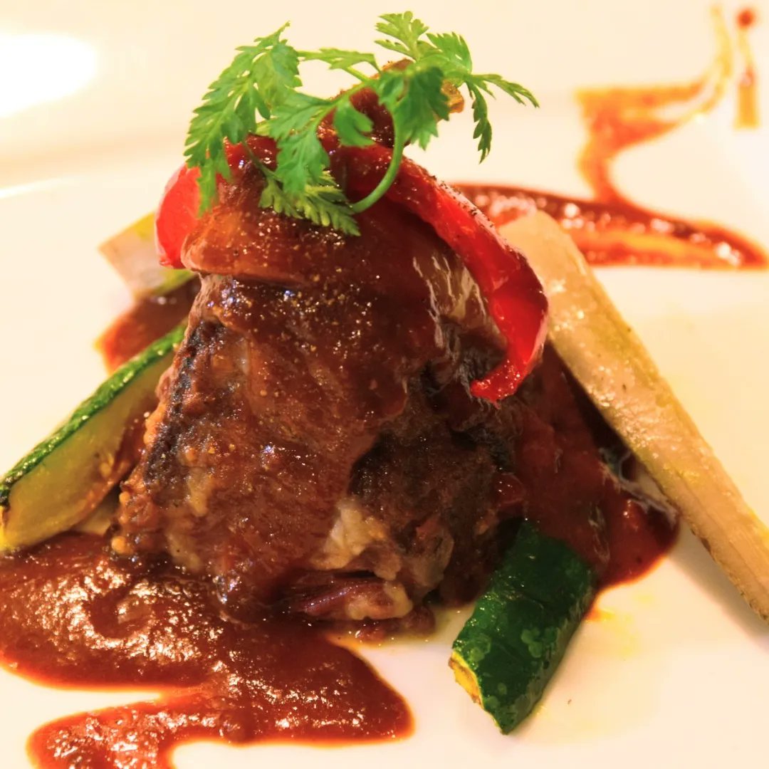 lacoccola_'s tweet photo. 料理20数年で初めて牛ほほ肉が手に入りづらいです……⁡
⁡いよいよな感じ……言えませんが。
安定するまで、時価での販売となります。⁡⁡
⁡今週土曜日、建国記念日はお休みになりますm(_ _)m
⁡ #外苑前イタリアン⁡
⁡ #外苑前グルメ ⁡
⁡ #ラコッコラ⁡
⁡ #lacoccola⁡
⁡ #牛ほほ肉 https://t.co/ZrYjVNYSU9