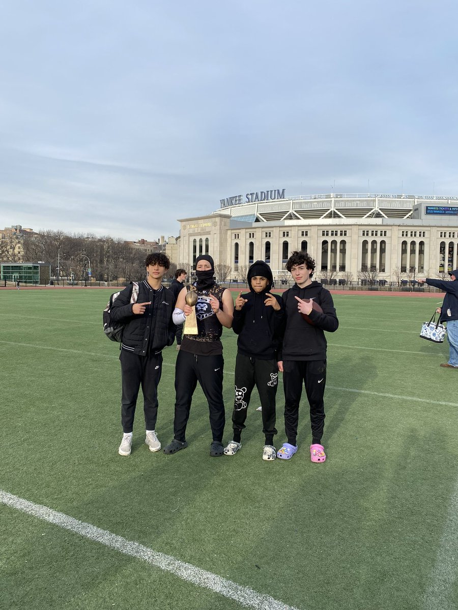 Alexbounds7's tweet photo. Had a great day with my teammates from @LIEliteFootball winning the Allegiance Youth Football NYC 7v7 Tournament this weekend @coache57 @Chaminade_FB @QBCoachBrady https://t.co/KDUQfhxIqF