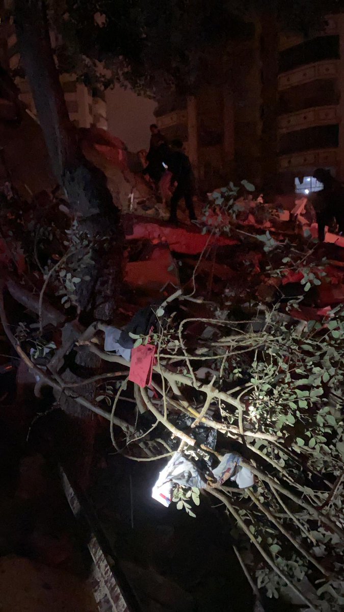 #adana da deprem hayal park civarı bina çökmüş acil yardim
 <a href="/depremdairesi/">AFAD Deprem</a>