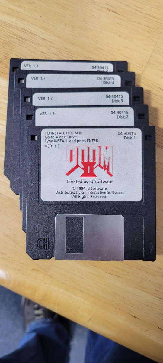 TechTigerAU's tweet photo. A shoutout to all those who grew up with 90s tech! Slayed a heap of zombies and demons on this game! 🤣

#retrogaming #retrogames #retrogamer #retrogamers #retrogame #doom #doomii #doom2 #idsoftware #90s #gamesofthe90s #oldie #retro #computer #pc #retrotech #y2k #vintagecomputers https://t.co/8OlzXbtvRD
