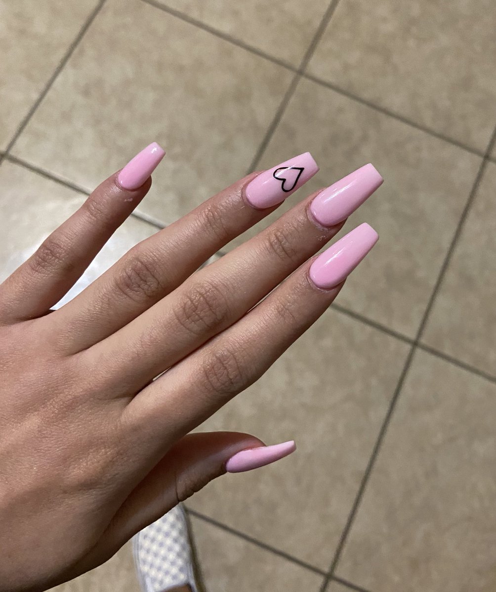 cgb_117's tweet photo. The only one holding my hand for Valentines is my nail tech 😌 https://t.co/JBxlgfgRVq