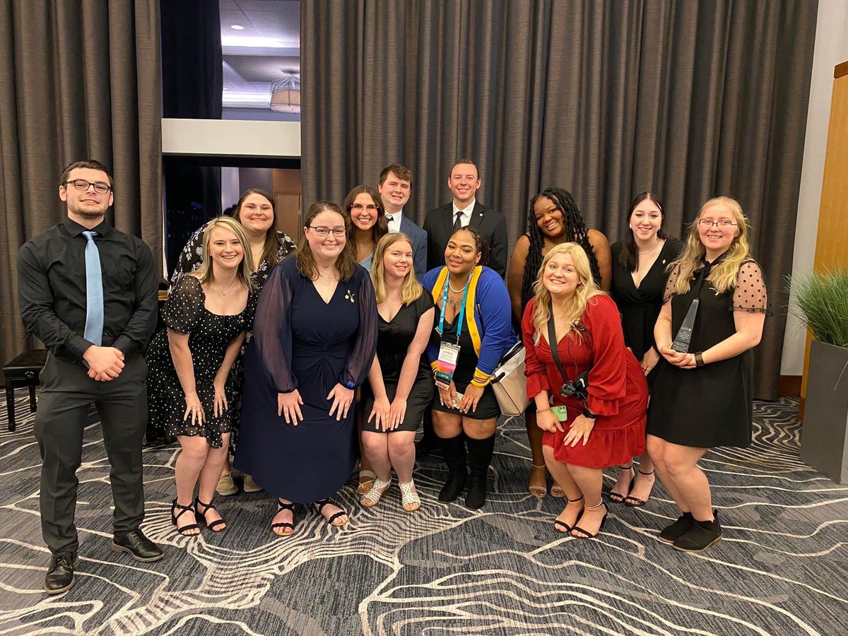 curry_41's tweet photo. Had the best time with @wsu_fsc at @TeamAFLV this weekend!! Can’t wait to spend this year working with these student leaders 💚🤘🏻 #RaiderUp https://t.co/YiWiO7T59z