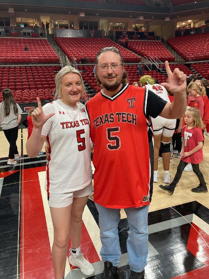 One of my favorite people to watch hoop! Thx @MckinneyRhyle for taking time today!! Appreciate it!!