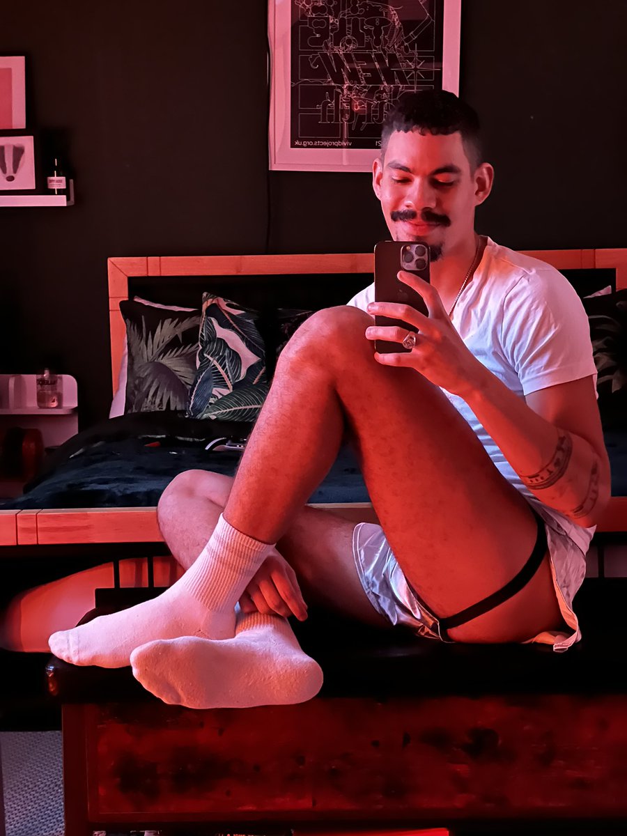 Good night ✨
.
.
.
.
.
#nikesocks #gay #kiffeur #airmax #gayfeet #gayfoot #malefeet #malefoot #gaysocks #gaysneaker #kiffeurtn #whitesox #gayfetish #skets #niketn