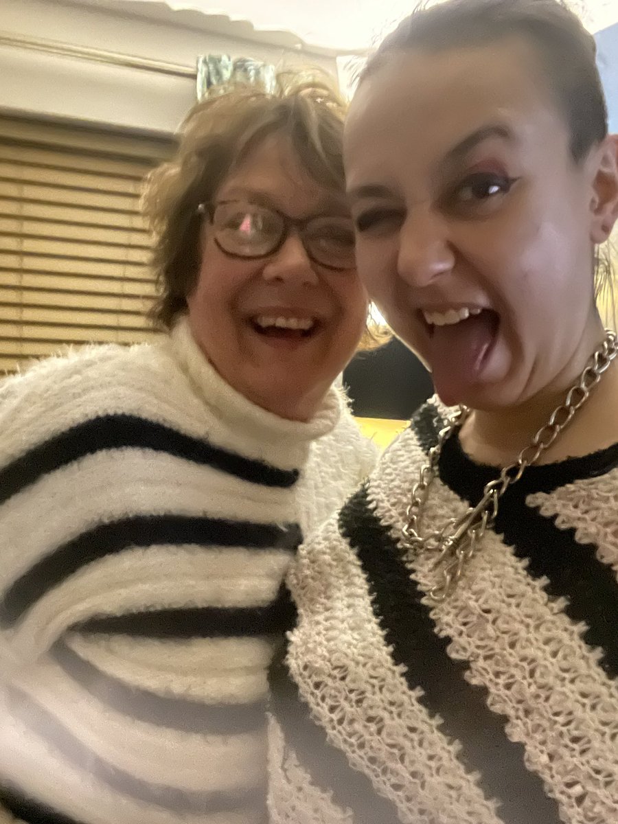 b00mstick's tweet photo. When your mum turns up for a dinner party dressed like you #notsopunk https://t.co/a9JeFIMdH7