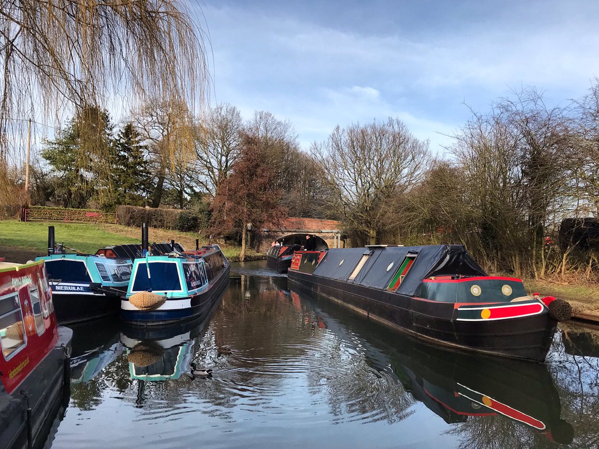 Busy day on the Grand Union Canal.
<a href="/StarCraftsNeb/">Star Crafts Floating Sweet and Gift shop.</a> <a href="/BoatsBridge/">Bridge Boats</a> #lifesbetterbywater #pairboating #grandunioncanal #vintageboats