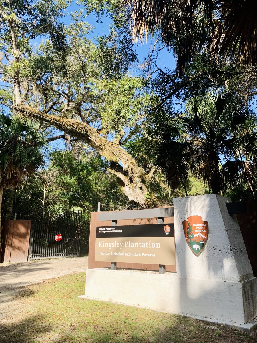 liz_july4th's tweet photo. Last year, my travels took me to #KingsleyPlantation, on #OldFortGeorge in #Jacksonville, FL.
Purpose? To visit the 25 #slavecabins that are still standing & neatly lined up in an arc, all along a wide scenic salt march on the Fort George River. Thread 🧵 https://t.co/ILrxK5Ikft