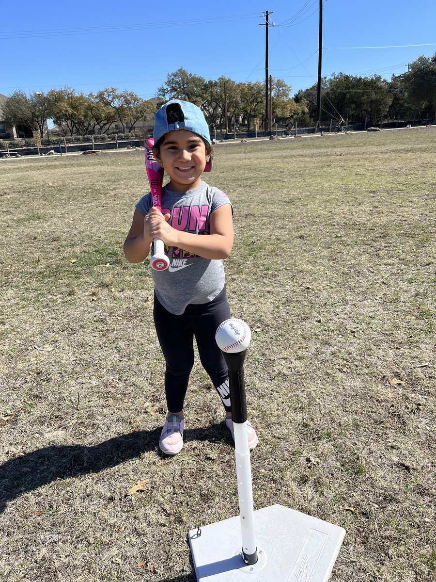 CoachLara14's tweet photo. Tee Ball Season is here! #MadisonRhea https://t.co/EeKmNScajS