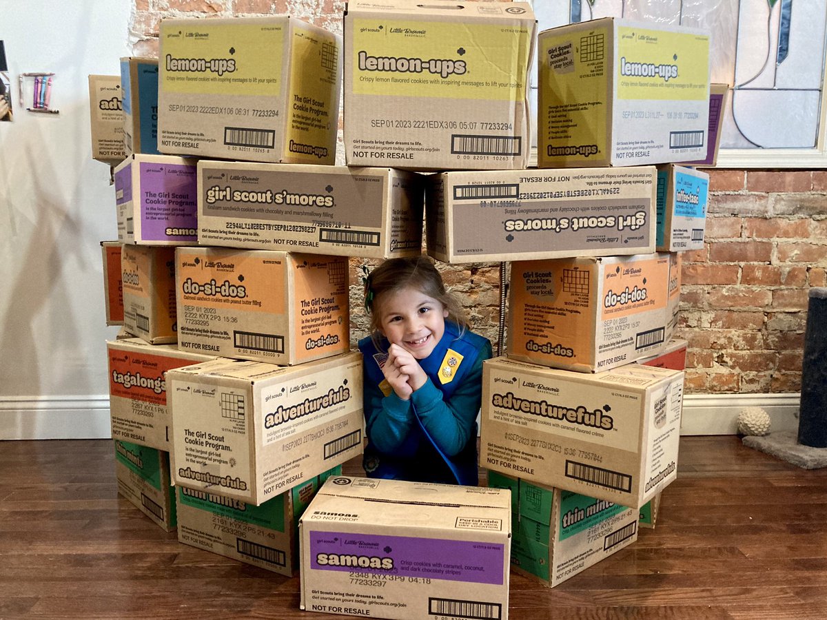 dwntwndwn's tweet photo. My youthful heart is full after picking up the 32 cases of #GirlScoutCookies Leah and her entrepreneur family have already sold, and she’s a happy princess living in a castle for the time being. #Granddiva https://t.co/TnmsZjuKA0