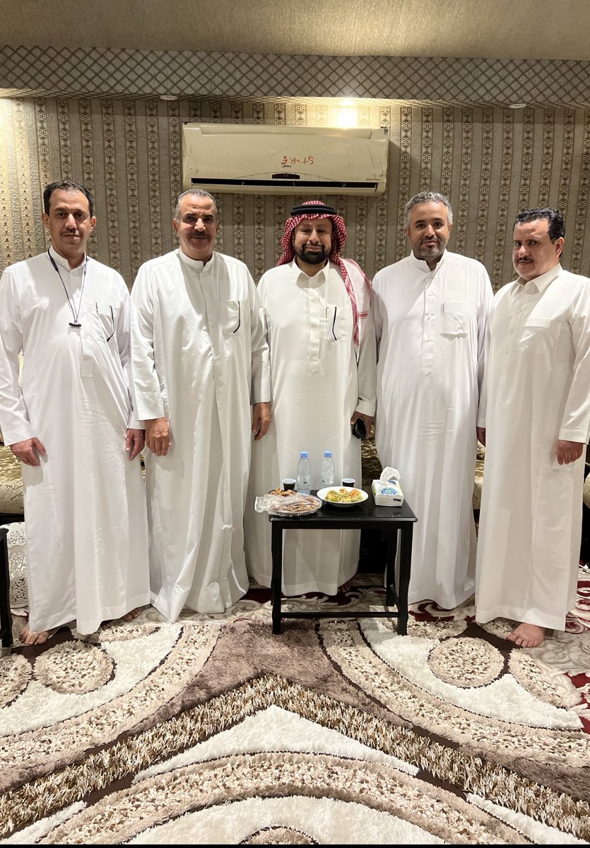 hader_al's tweet photo. سعدنا هذا المساء بزيارة الشيخ ماجد البقمي (أبومهل) كحيلان البقوم مع الاصدقاء المهندس محمد ابوزحله وأحمد بالخير والأستاذ عبدالله العلياني وتبادلنا أطراف الحديث عن ماضي الأيام السعيده https://t.co/HPRrPLRJL6
