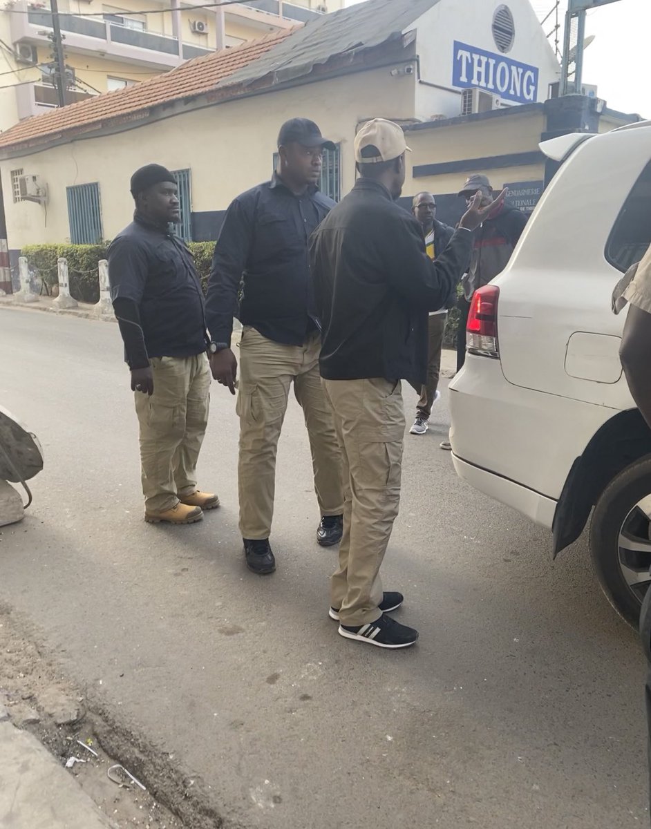 SonkoOfficiel's tweet photo. Accompagné de quelques responsables du parti, je me suis rendu aux brigades de gendarmerie de la foire, de Ouakam et de Thiong pour m'enquérir de la situation des jeunes patriotes qui y sont arbitrairement détenus depuis le 2 février, https://t.co/0LNfdkppTN