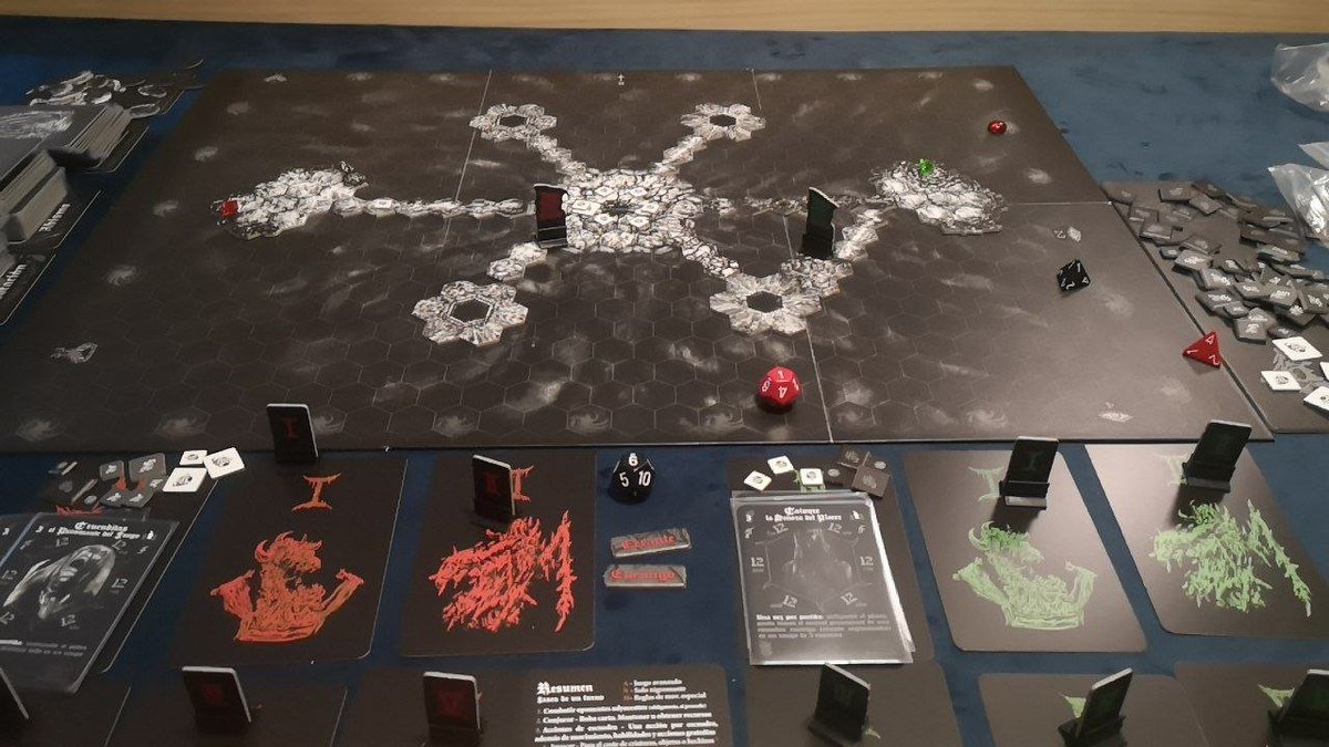 Gostilian's tweet photo. Primer playtest, probando el juego para comenzar a preparar el tutorial. #CaveEvil @MasQueOca
#juegosdemesa #boardgames https://t.co/52EulCoAPT