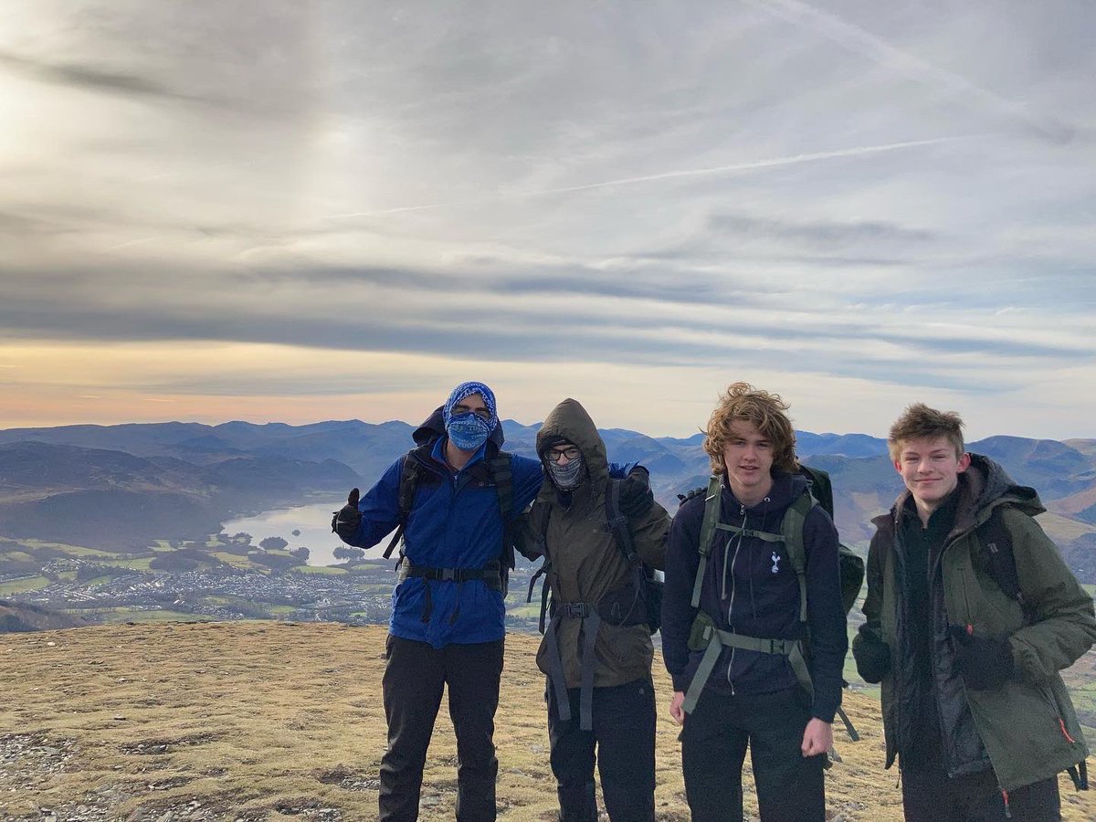 centurionsesu's tweet photo. Our weekend ESMATeers on Skiddaw (931m) and Skiddaw Little Man (865m). Well done! Thanks for hosting us ESMAT. #essexscouts #ukscouting #scouts https://t.co/sANx3vRvvR