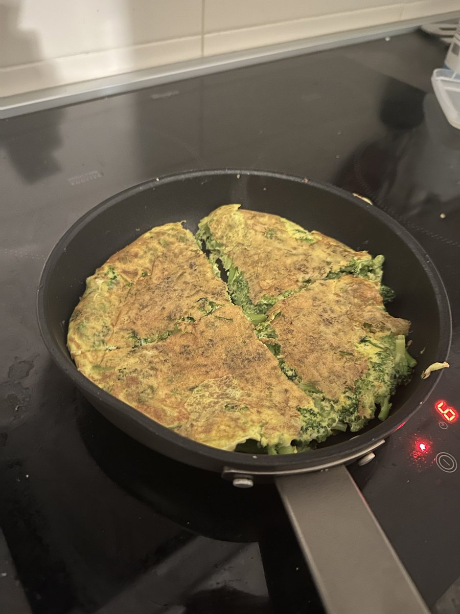 alepagani4's tweet photo. Frittata di broccoli per iniziare il lunedì  provo di gioie https://t.co/NYS31kyM80