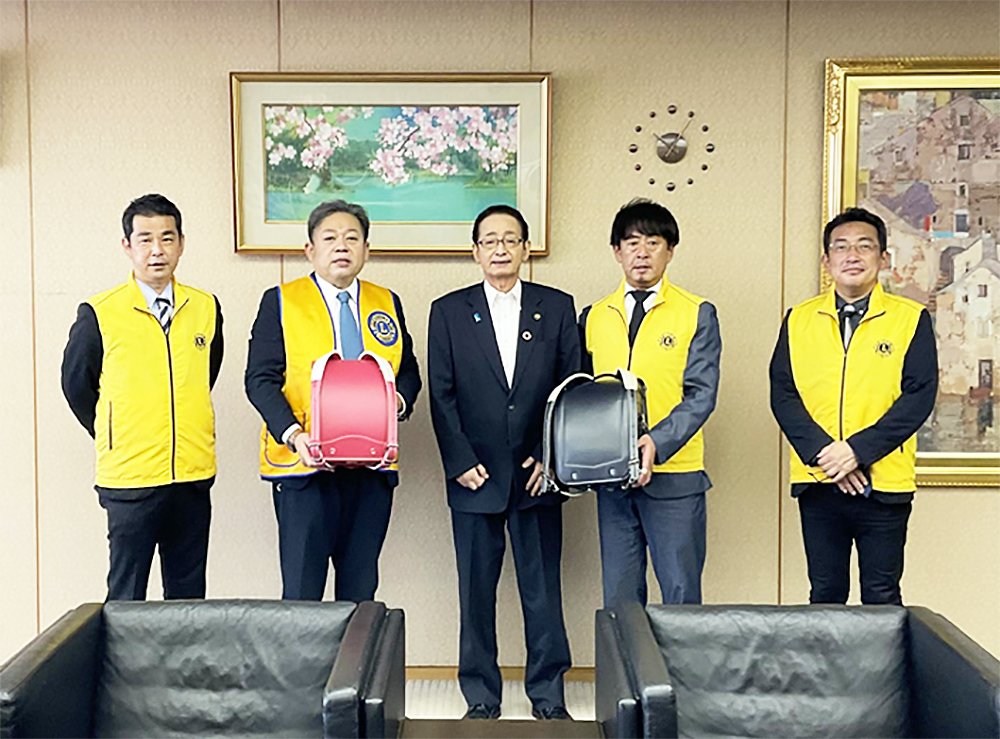 agepota's tweet photo. 上尾丸山公園「ホタルの里」で蛍の自生環境整備や、生活保護受給世帯の小学校入学予定者へランドセル寄贈を行っている #上尾ライオンズクラブ。
結成50周年を記念し『Ageoパフォーマンスフェスティバル』を３／30に上尾市文化センター大ホールで開催します。入場無料‼
詳細☛ https://t.co/5Z1183AT7B https://t.co/K5u1jm8eaD
