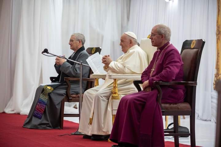 AlfredYouhanis's tweet photo. Thanks you so much His Holiness Pope Francis for visiting South Sudan , we are very happy for your Historical peace mission to South Sudan , May Almighty God  Bless you always 🙏🙏 @Pontifex , South Sudanese people love you . https://t.co/vR1NGecGKW