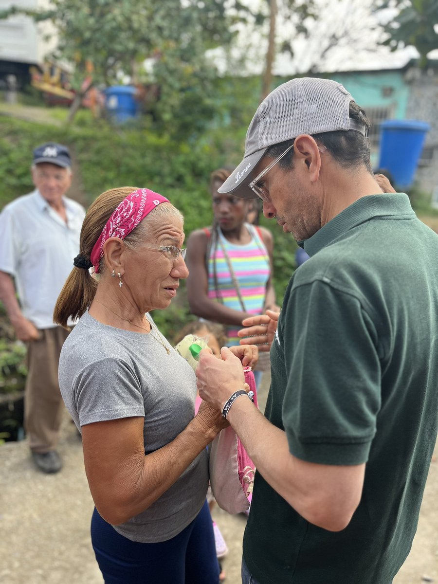 hcapriles's tweet photo. Feliz domingo para todos, aquí estamos y aquí seguimos. 

Mi amor infinito para los abuelos de nuestra Venezuela, qué ejemplo para este país. https://t.co/fysyDslNrO
