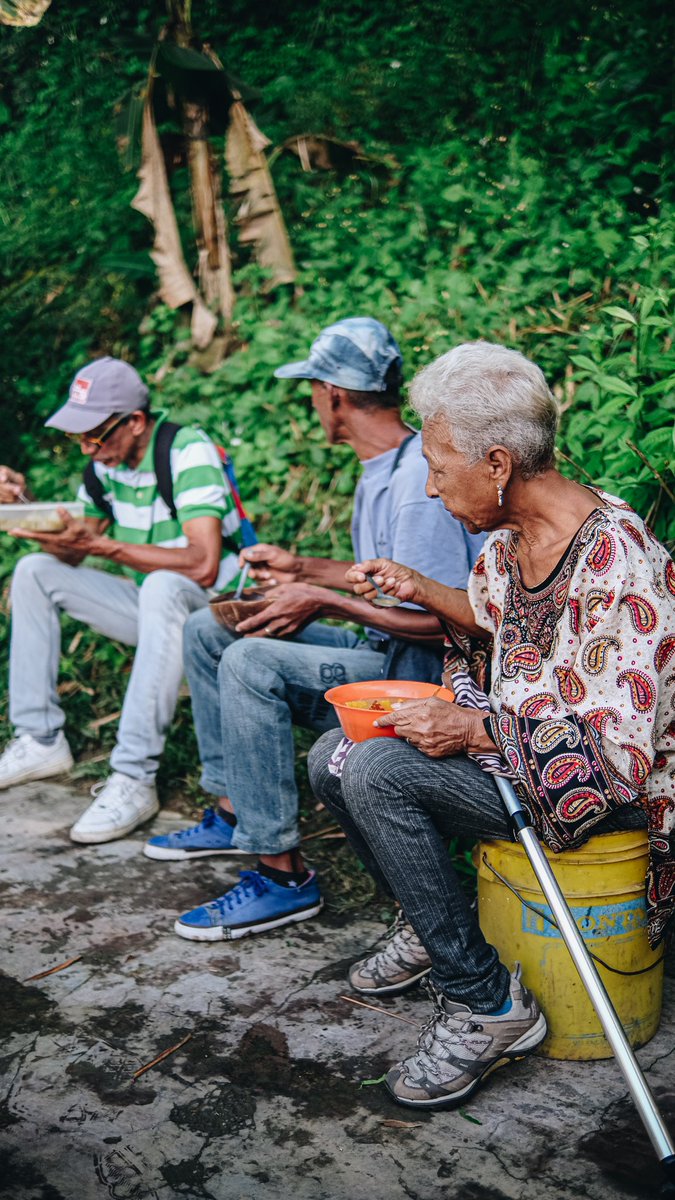 hcapriles's tweet photo. Feliz domingo para todos, aquí estamos y aquí seguimos. 

Mi amor infinito para los abuelos de nuestra Venezuela, qué ejemplo para este país. https://t.co/fysyDslNrO