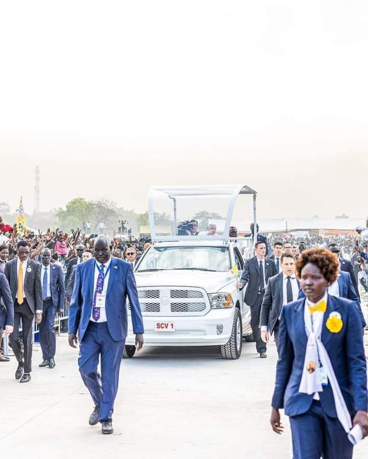 AlfredYouhanis's tweet photo. Thanks you so much His Holiness Pope Francis for visiting South Sudan , we are very happy for your Historical peace mission to South Sudan , May Almighty God  Bless you always 🙏🙏 @Pontifex , South Sudanese people love you . https://t.co/vR1NGecGKW