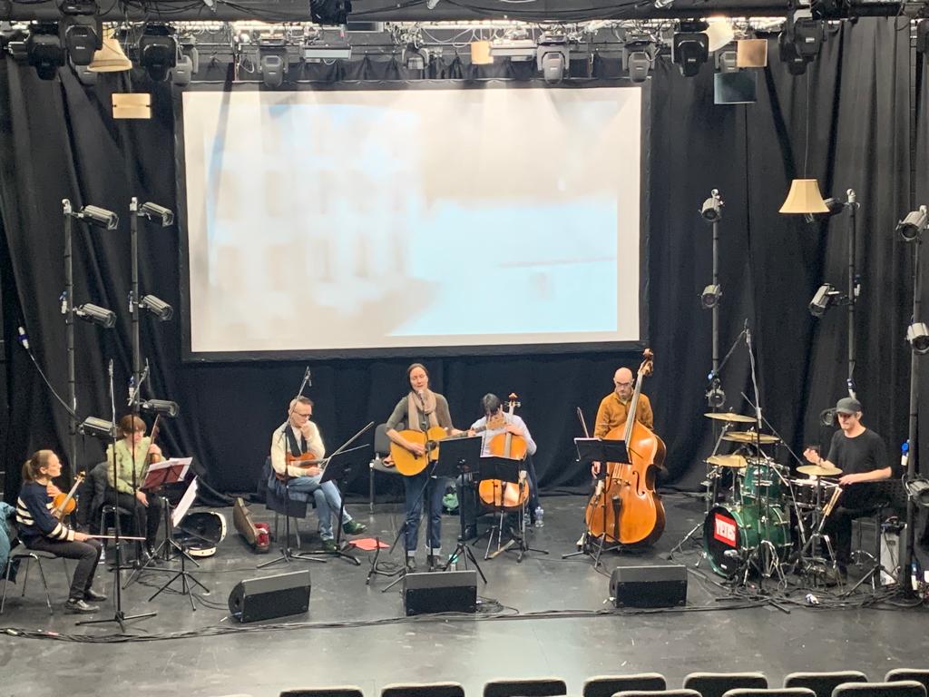 Hope you are having a great Bank Holiday weekend. We had a blast rehearsing with @kateocalmusic
for tomorrow evening 'Small Behaviours' at @CulturalCentre @donegalcountycouncil #kateocallaghanmusic #irishhistory #smallbehaviours #donegalcamerata 
#seamusdevenny #bankholiday