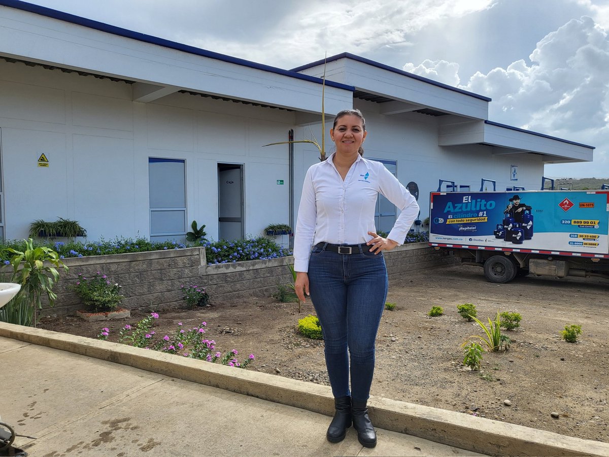 GasnovaCo's tweet photo. #HistoriasWINLPG Roselia Carrillo llegó a #Norgas hace 16 años, y hoy es Agente de Experiencia al Cliente. Gracias a esta #MujerEnElGLP su compañía ofrece una atención al cliente con altos estándares. Conozca aquí su historia 👉https://t.co/VvZMoM5k09 https://t.co/qQXf2TYPOA