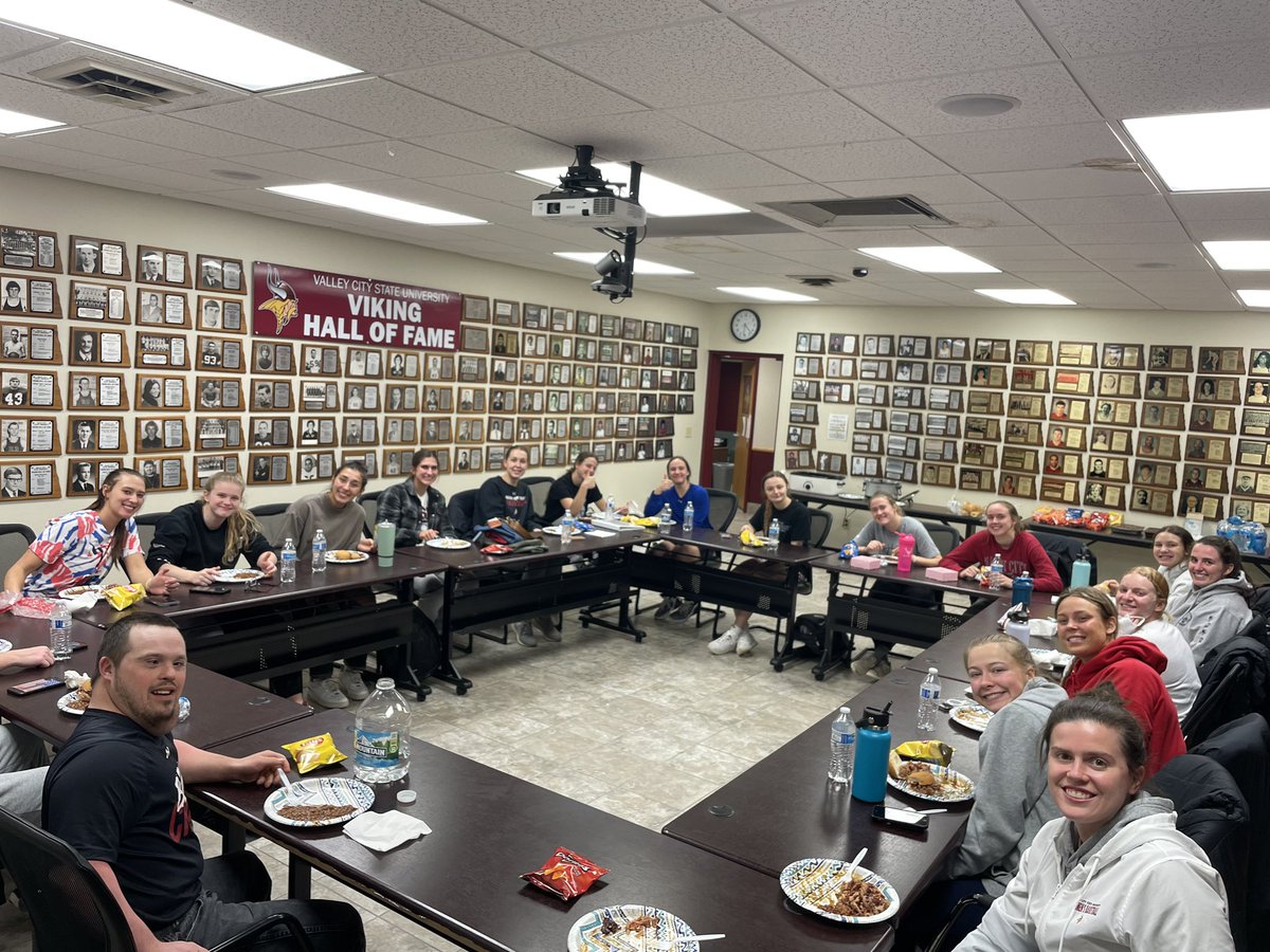 THANK YOU to the Diemert family for cooking &amp; serving a team supper after practice this past week. Great food &amp; great company‼️ #VikingFamily