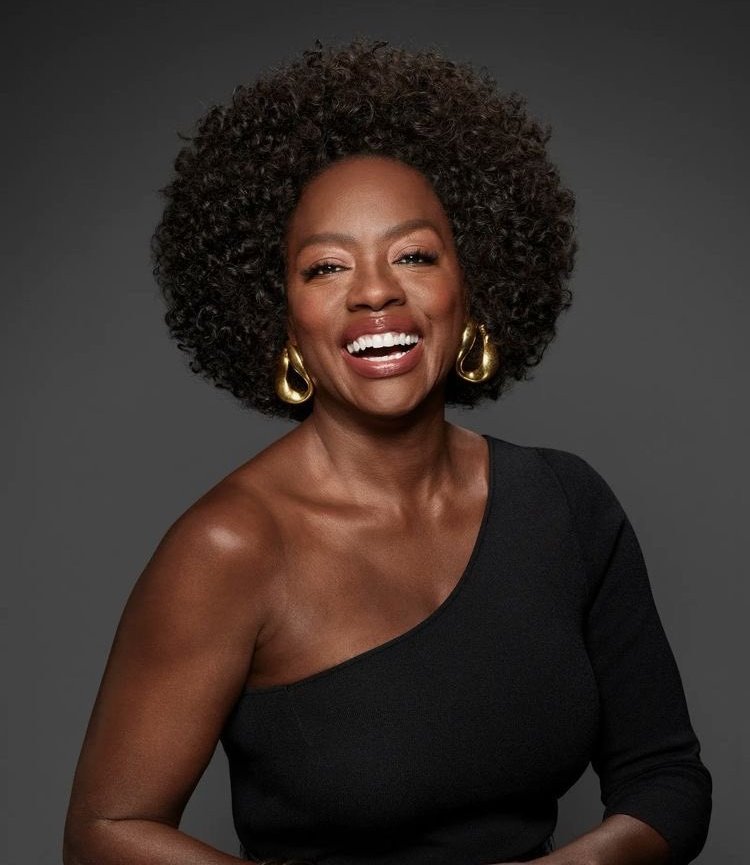 SeriesUpdateFR's tweet photo. Viola Davis est officiellement une EGOT ! 🏆

L'actrice a remporté au moins une récompense aux Emmys, aux Grammys, aux Oscars et aux Tony Awards. https://t.co/xo3wIcXptB