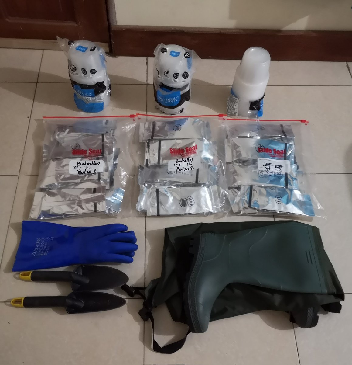 Mangle_Blanco's tweet photo. #SabbaticalLeave
Back to the field.
This week the priority will be to "plant" as many tea bags as possible within mangroves.
The dry season is on and the flooding has receeded.
PS. 90d-brewed tea bags will be also unearthed from the study farmscape nearby.
#BolTéX https://t.co/ODk2PjT68d