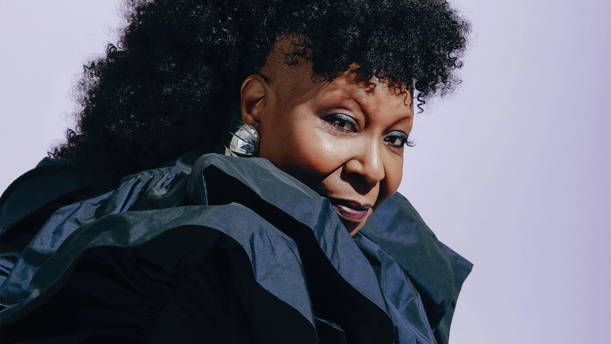 eolorr's tweet photo. Viola Davis, Jennifer Hudson e Whoopi Goldberg são as únicas mulheres negras da história com o título EGOT, vencedoras do Oscar, Grammy, Oscar e Tony, prêmios máximos do entretenimento. https://t.co/Sse6yjlOyA