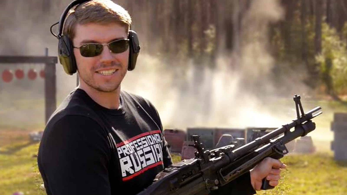 Dianexis's tweet image. Give this man his gun rights back